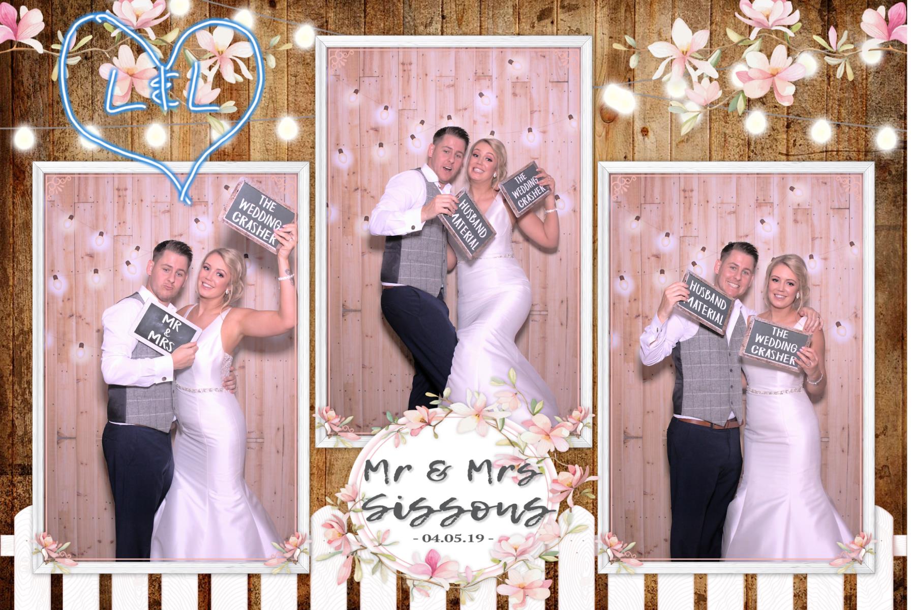 Mr and Mrs Sissons | View more photos from the event at gallery.blissbooth.co.uk/u/BlissBooth/Mr-and-Mrs-Sissons